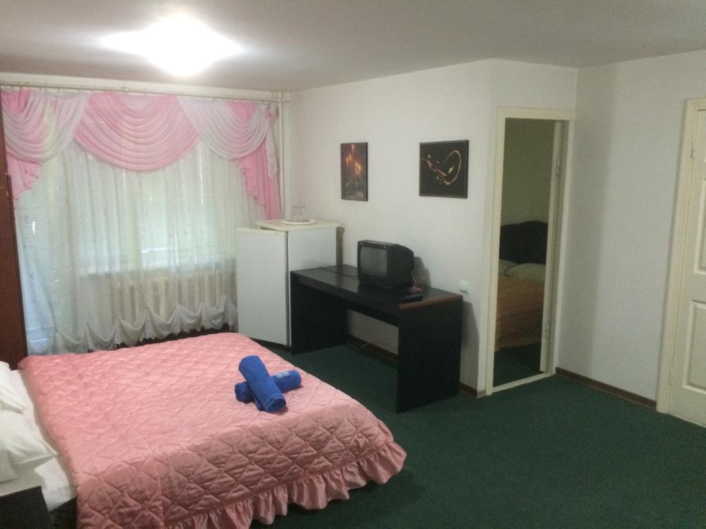 Mini Hotel Vesna ドニプロペトロウシク 部屋 写真