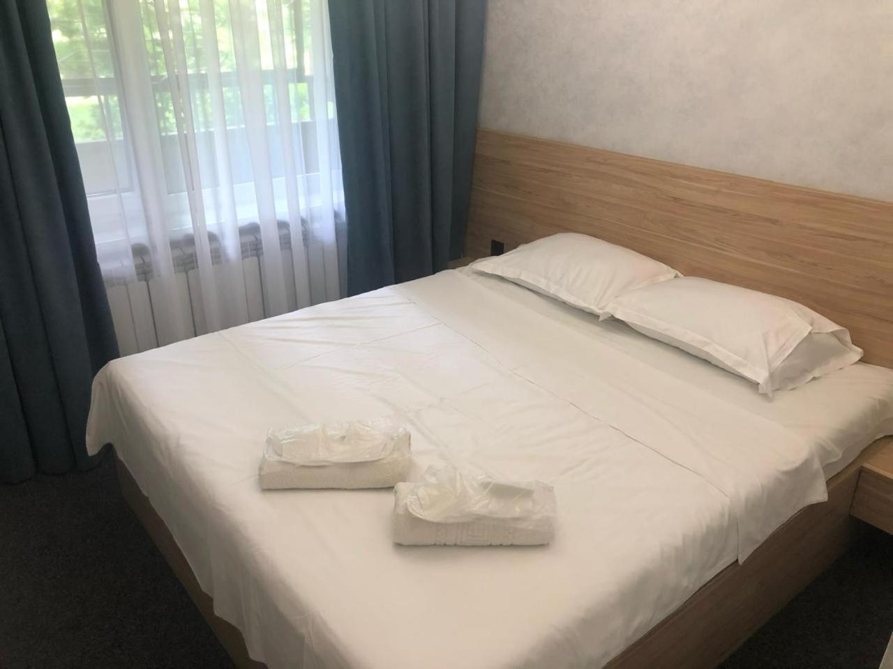 Mini Hotel Vesna ドニプロペトロウシク エクステリア 写真